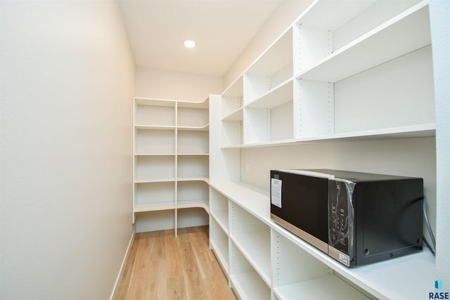 901 N Sylvan Dr Drive, Sioux Falls, SD 57110