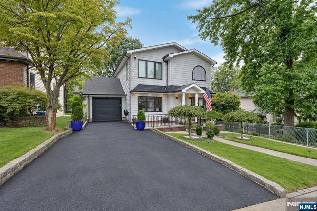 690 Ray Avenue, Ridgefield, NJ 07657
