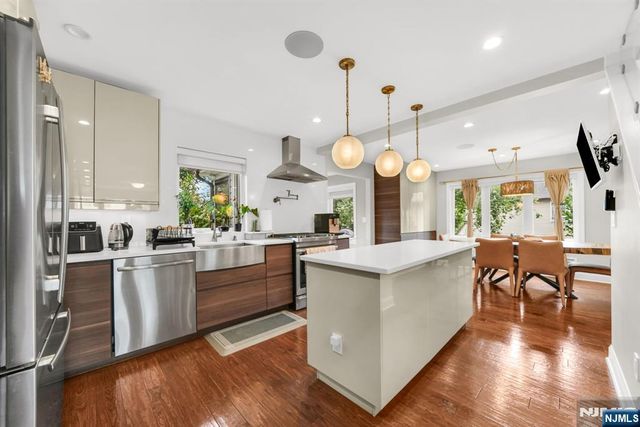 690 Ray Avenue, Ridgefield, NJ 07657
