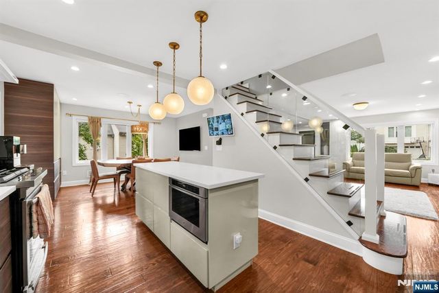 690 Ray Avenue, Ridgefield, NJ 07657