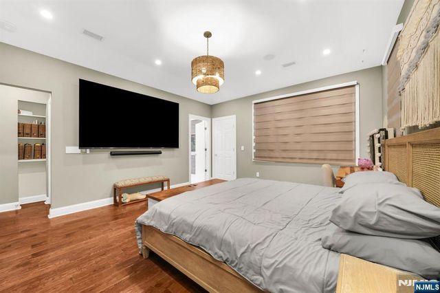 690 Ray Avenue, Ridgefield, NJ 07657