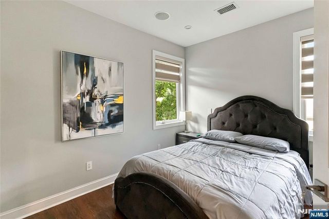 690 Ray Avenue, Ridgefield, NJ 07657