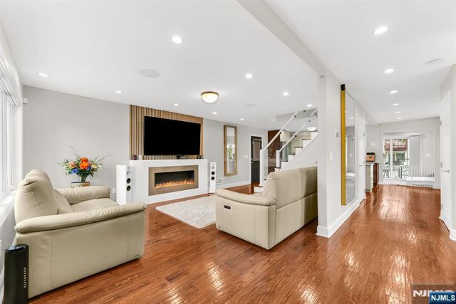 690 Ray Avenue, Ridgefield, NJ 07657