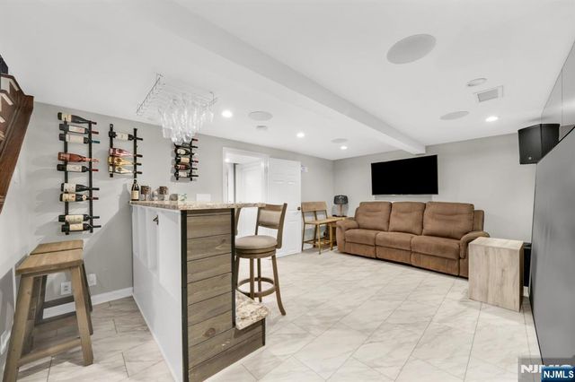 690 Ray Avenue, Ridgefield, NJ 07657