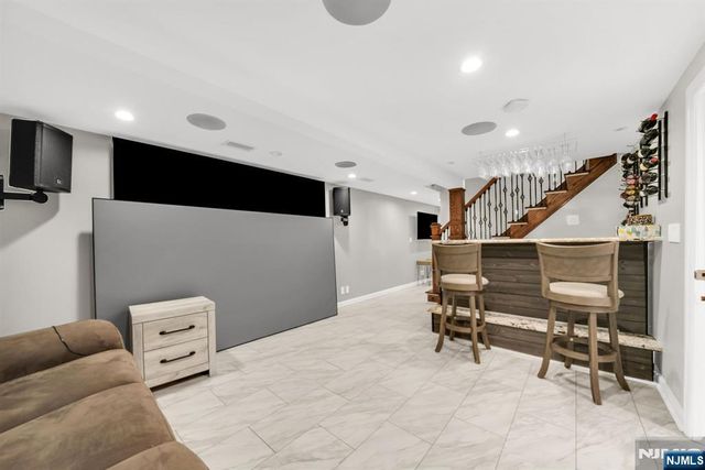 690 Ray Avenue, Ridgefield, NJ 07657