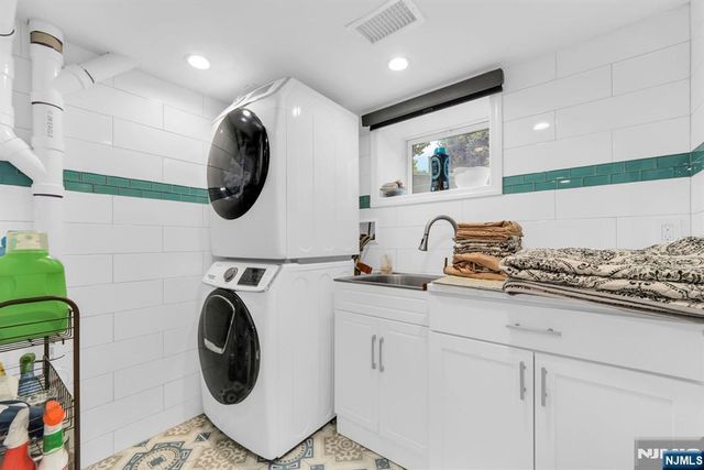 690 Ray Avenue, Ridgefield, NJ 07657