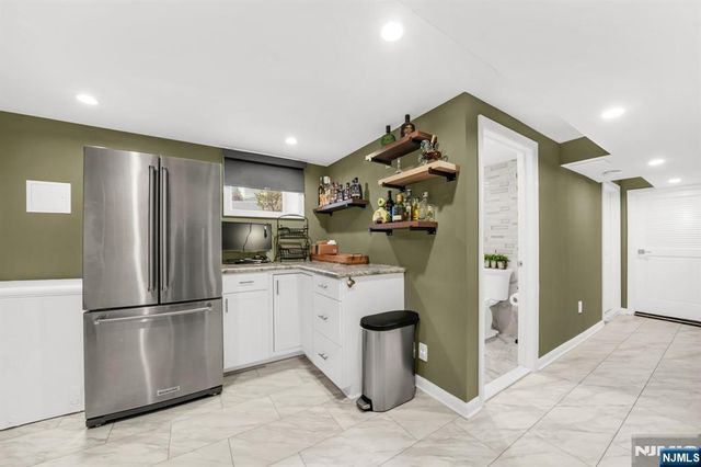 690 Ray Avenue, Ridgefield, NJ 07657