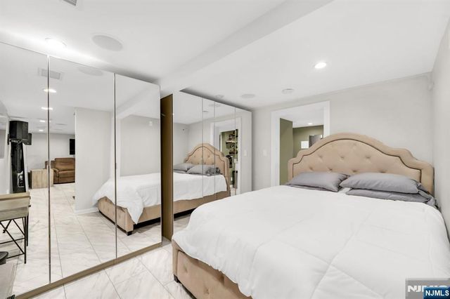 690 Ray Avenue, Ridgefield, NJ 07657
