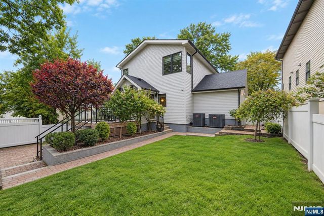 690 Ray Avenue, Ridgefield, NJ 07657