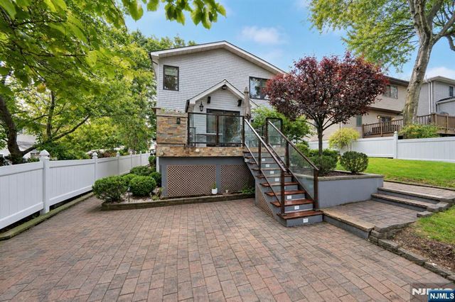 690 Ray Avenue, Ridgefield, NJ 07657