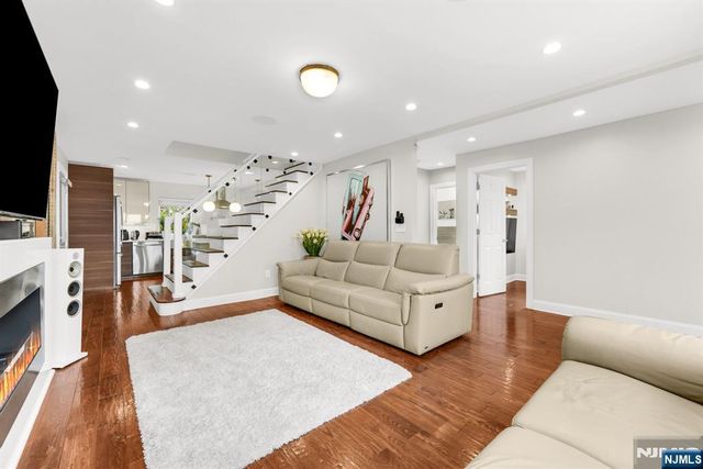 690 Ray Avenue, Ridgefield, NJ 07657