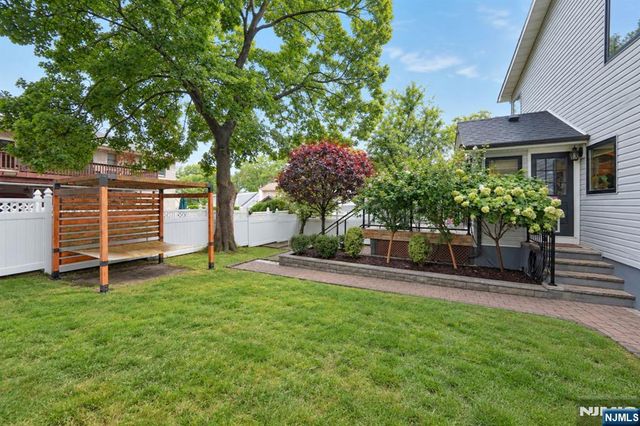 690 Ray Avenue, Ridgefield, NJ 07657