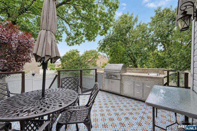 690 Ray Avenue, Ridgefield, NJ 07657