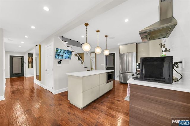 690 Ray Avenue, Ridgefield, NJ 07657