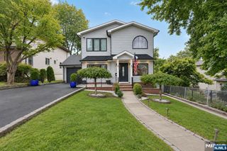 690 Ray Avenue, Ridgefield, NJ 07657
