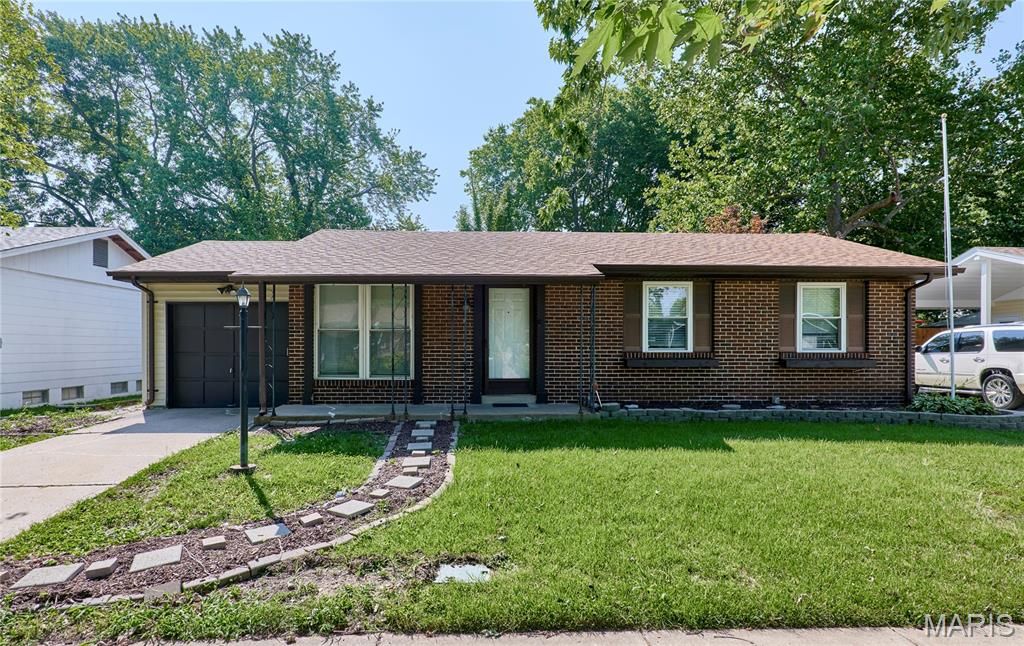 2942 Chance Drive, Florissant, MO 63031