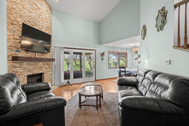1760 Pebble Beach Drive, Hoffman Estates, IL 60169