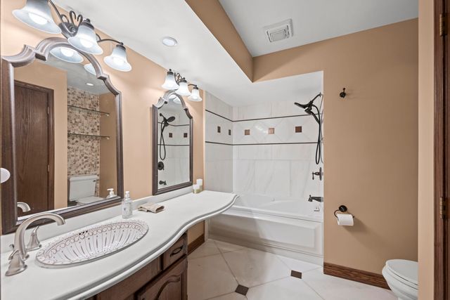 1760 Pebble Beach Drive, Hoffman Estates, IL 60169