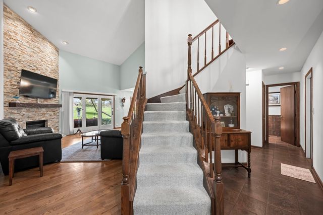 1760 Pebble Beach Drive, Hoffman Estates, IL 60169