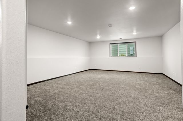 2735 11th Street W, West Fargo, ND 58078