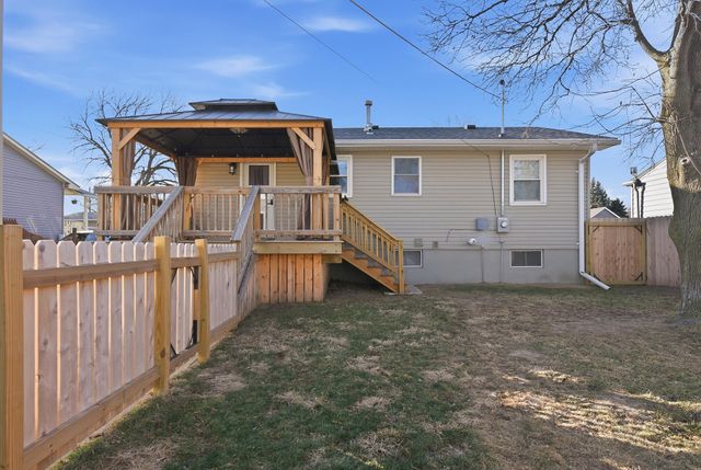 918 AVENUE O, Carter Lake, IA 51510