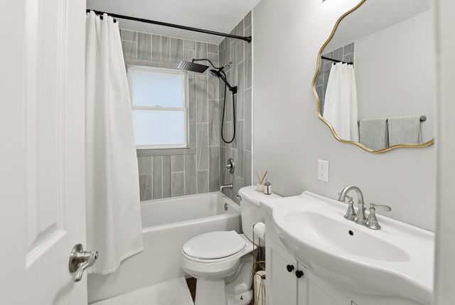 918 AVENUE O, Carter Lake, IA 51510