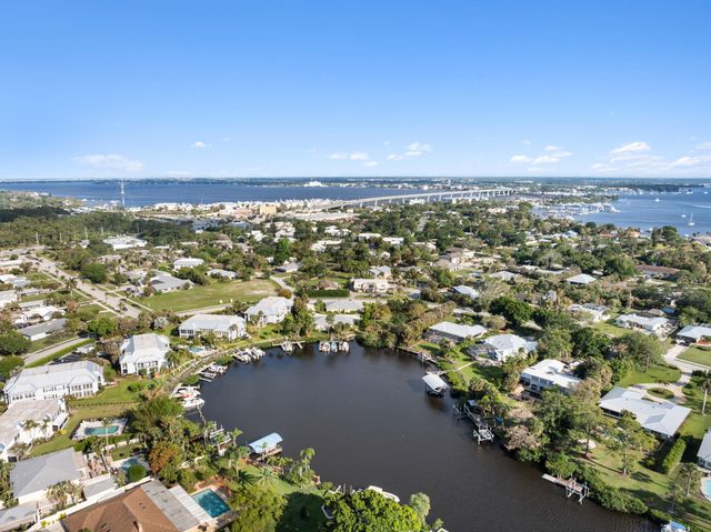 934 NW Spruce Ridge Drive 2, Stuart, FL 34994