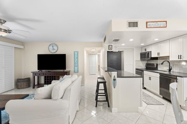 934 NW Spruce Ridge Drive 2, Stuart, FL 34994