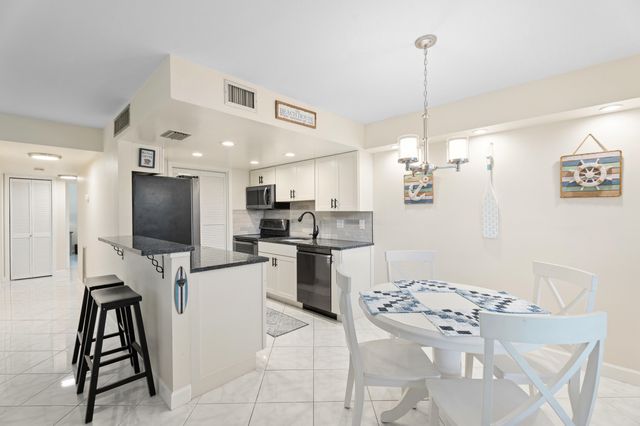 934 NW Spruce Ridge Drive 2, Stuart, FL 34994