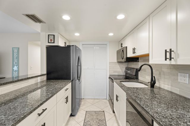 934 NW Spruce Ridge Drive 2, Stuart, FL 34994