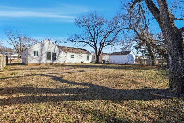 1619 Robbins, Augusta, KS 67010