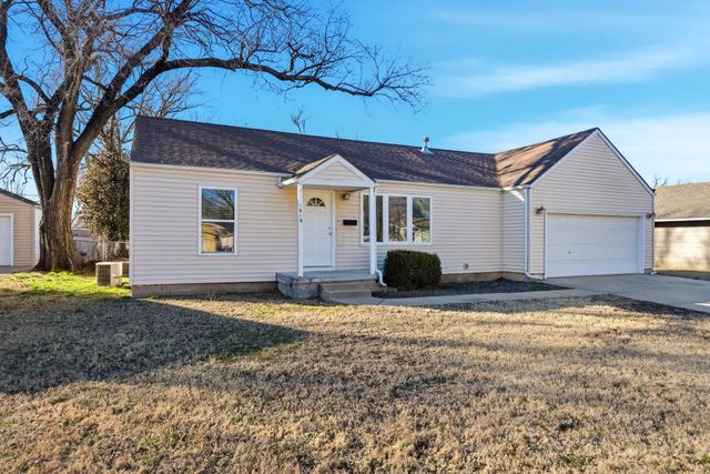 1619 Robbins, Augusta, KS 67010