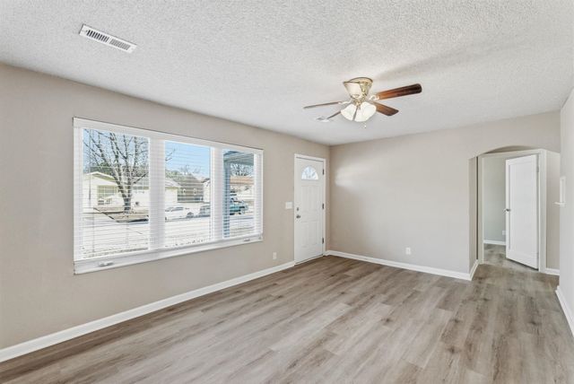 1619 Robbins, Augusta, KS 67010