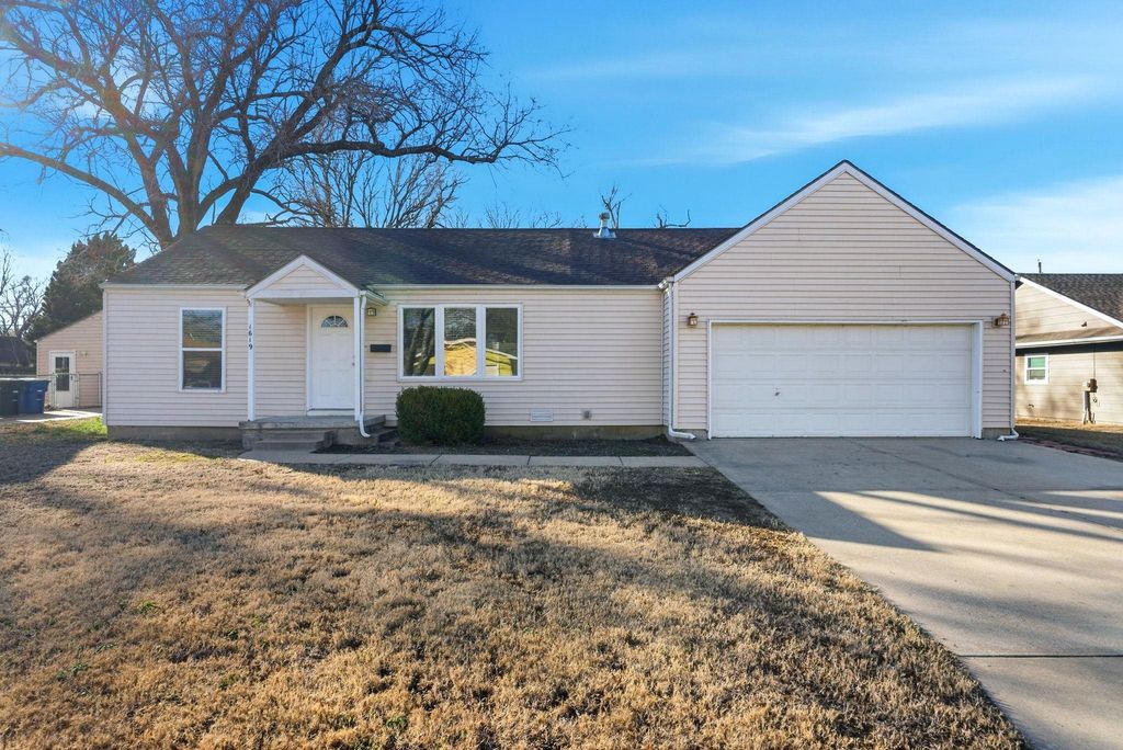 1619 Robbins, Augusta, KS 67010