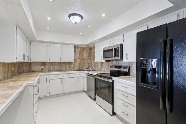 9815 Lawrence Court 3AF, Schiller Park, IL 60176