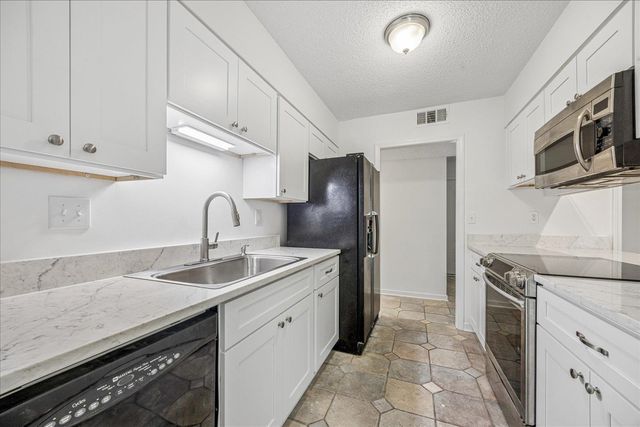 8225 TIMBER HILL TRL, Memphis, TN 38016