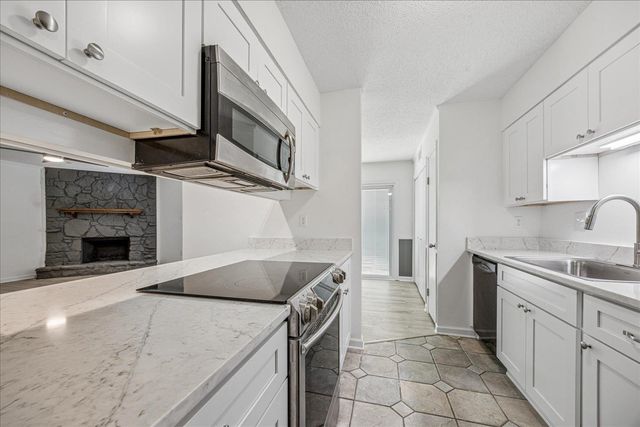 8225 TIMBER HILL TRL, Memphis, TN 38016