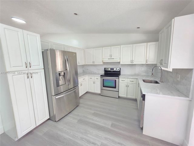 5307 NW 93rd Avenue 0, Sunrise, FL 33351