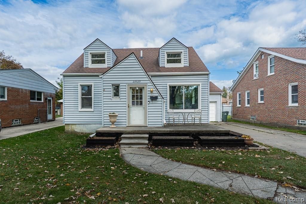 22629 Detour Street, Saint Clair Shores, MI 48082