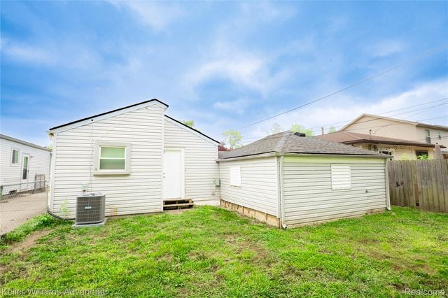 8273 Fremont Street, Westland, MI 48185