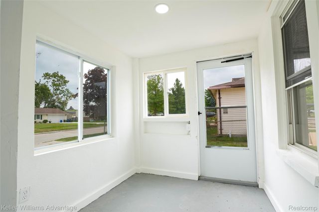 8273 Fremont Street, Westland, MI 48185