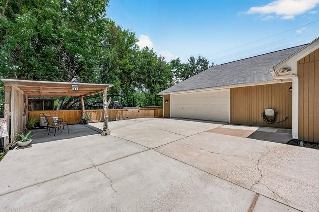 12202 Coachman Lane, Pinehurst, TX 77362