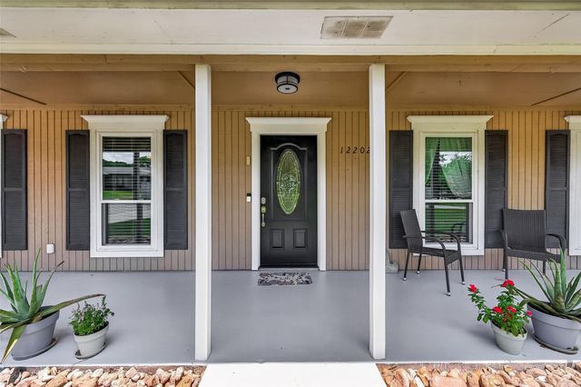 12202 Coachman Lane, Pinehurst, TX 77362