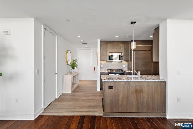 1000 Avenue At Port Imperial PH702, Weehawken, NJ 07086