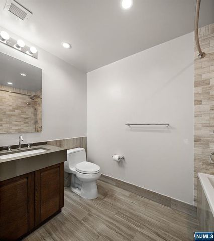 1000 Avenue At Port Imperial PH702, Weehawken, NJ 07086