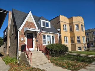 5204 W Newport Avenue 2, Chicago, IL 60641