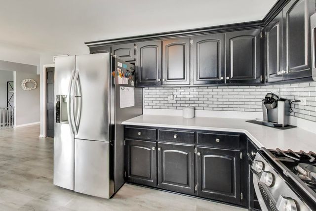 8407 Brookside Glen Drive, Tinley Park, IL 60487