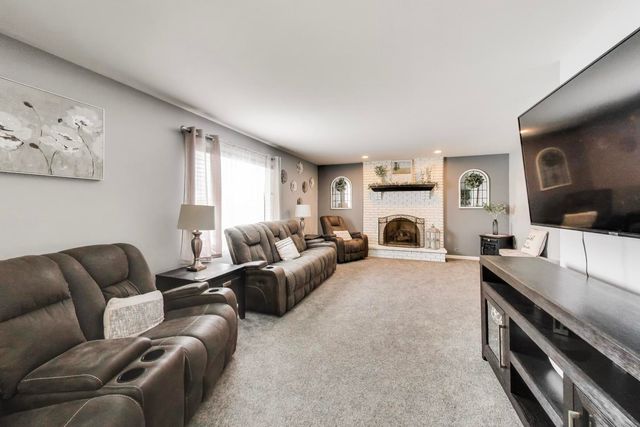 8407 Brookside Glen Drive, Tinley Park, IL 60487