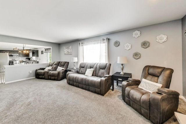 8407 Brookside Glen Drive, Tinley Park, IL 60487