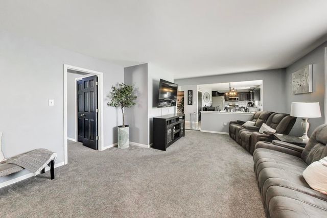 8407 Brookside Glen Drive, Tinley Park, IL 60487